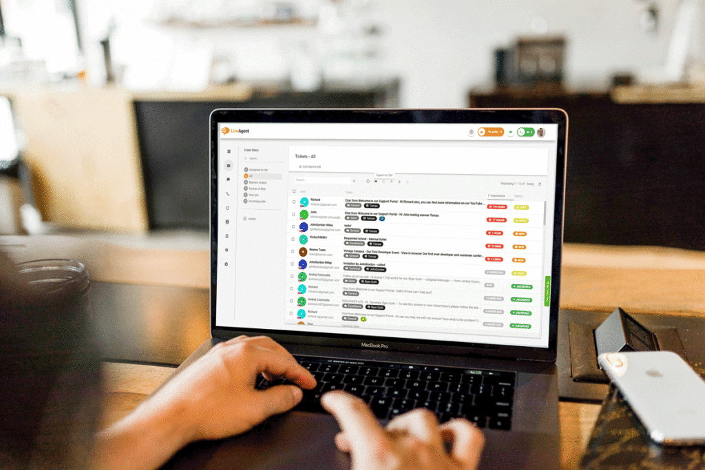 Uniwersalna skrzynka odbiorcza LiveAgent na ekranie komputera