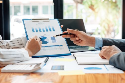 10 kroków do stworzenia strategii zarządzania wiedzą + przykłady