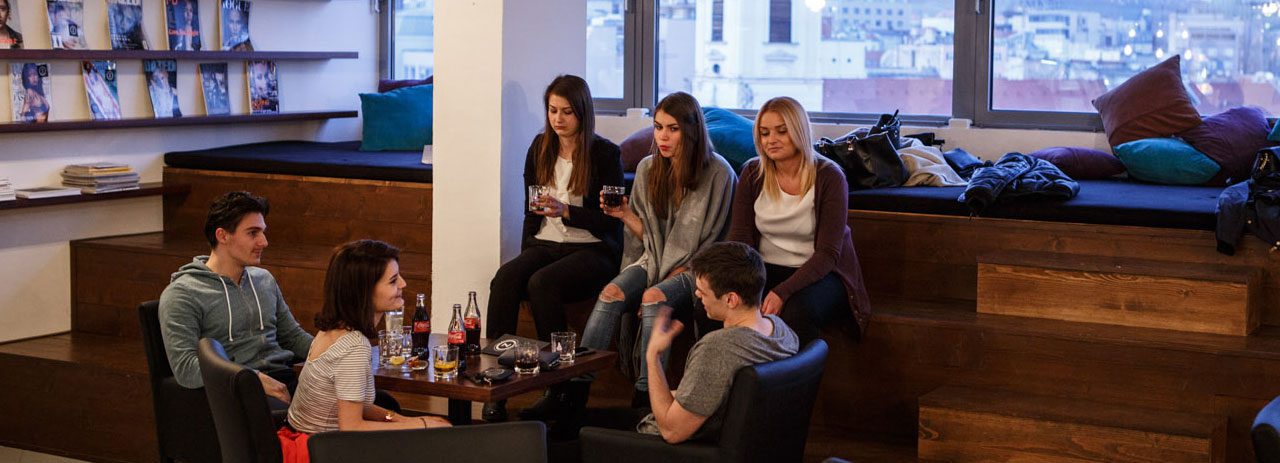 Zespół Refresher korzystający z LiveAgent